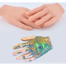 Hands d&#39;entraînement de la formation de tatouage en silicium